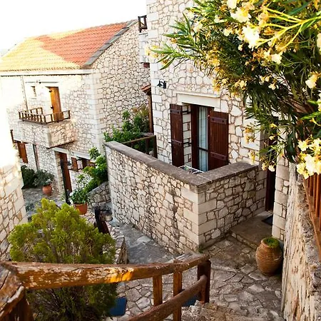 Tsivaras Villas *